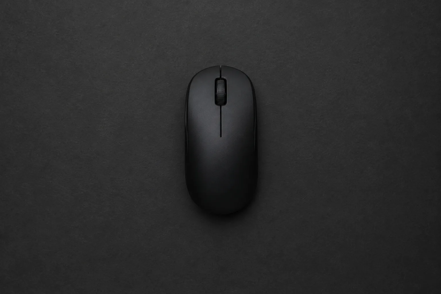 黒いワイヤレスマウスを真上から見た写真。左右のクリック部分とスクロールホイールを矢印で名指ししている